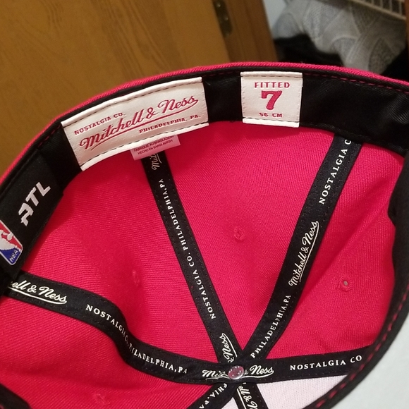 MITCHELL & NESS SIZE 7 FITTED HAT YELLOW RED RETRO THROWBACK ATLANTA HAWKS NBA - Picture 4 of 9